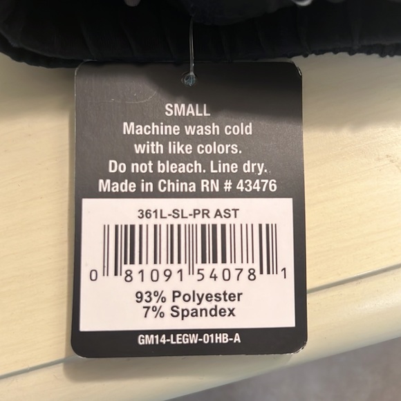 NWT: Women Fashion Leggings - Picture 2 of 4